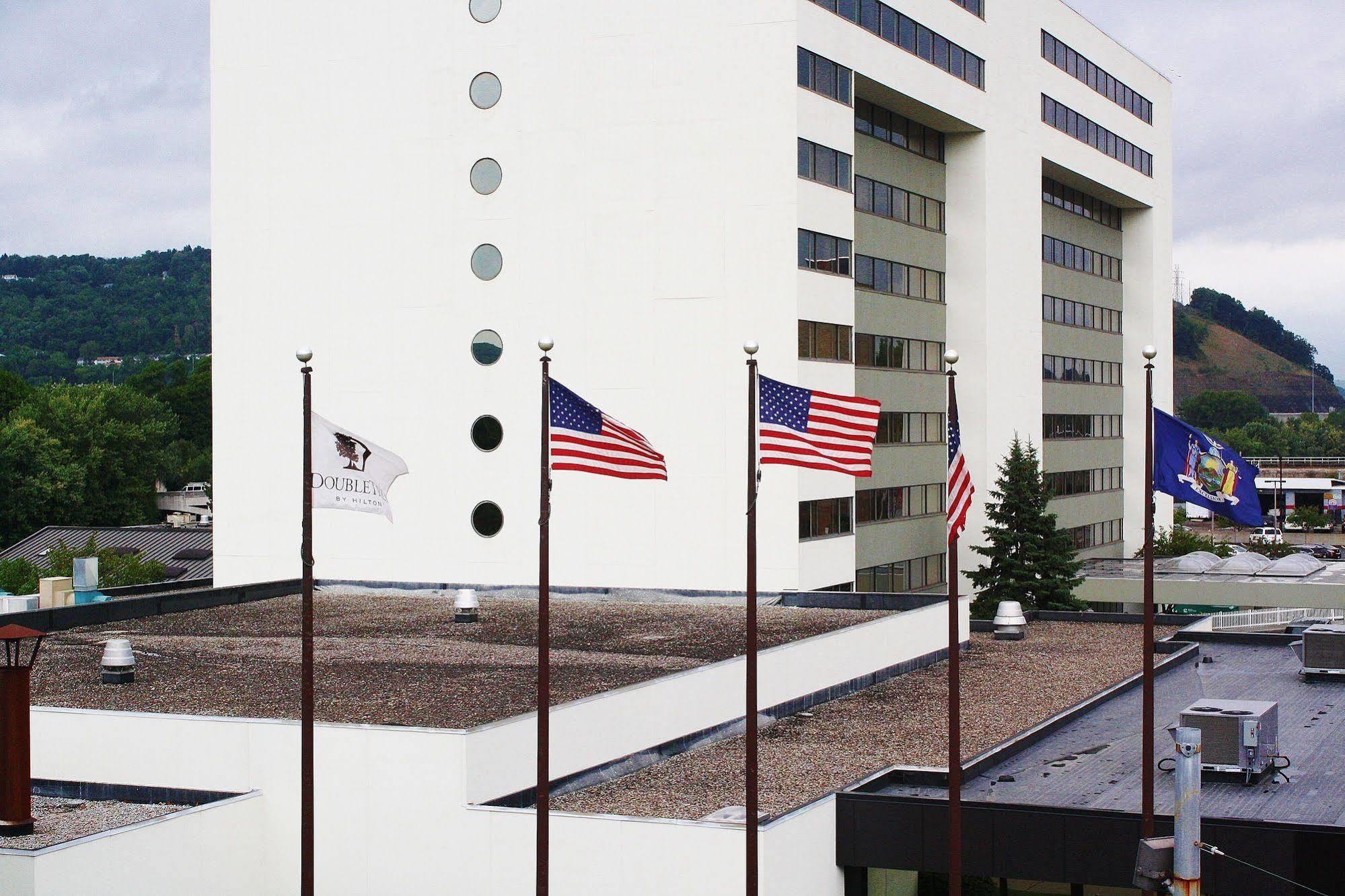 Hotel Doubletree By Hilton Binghamton Exterior foto